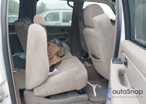 2004 Chevrolet Suburban C1500 z USA, uszkodzony, nr VIN 1GNEC16Z24J238030